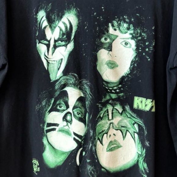 Like and share this listing for higher end T-Shirts and Grails!